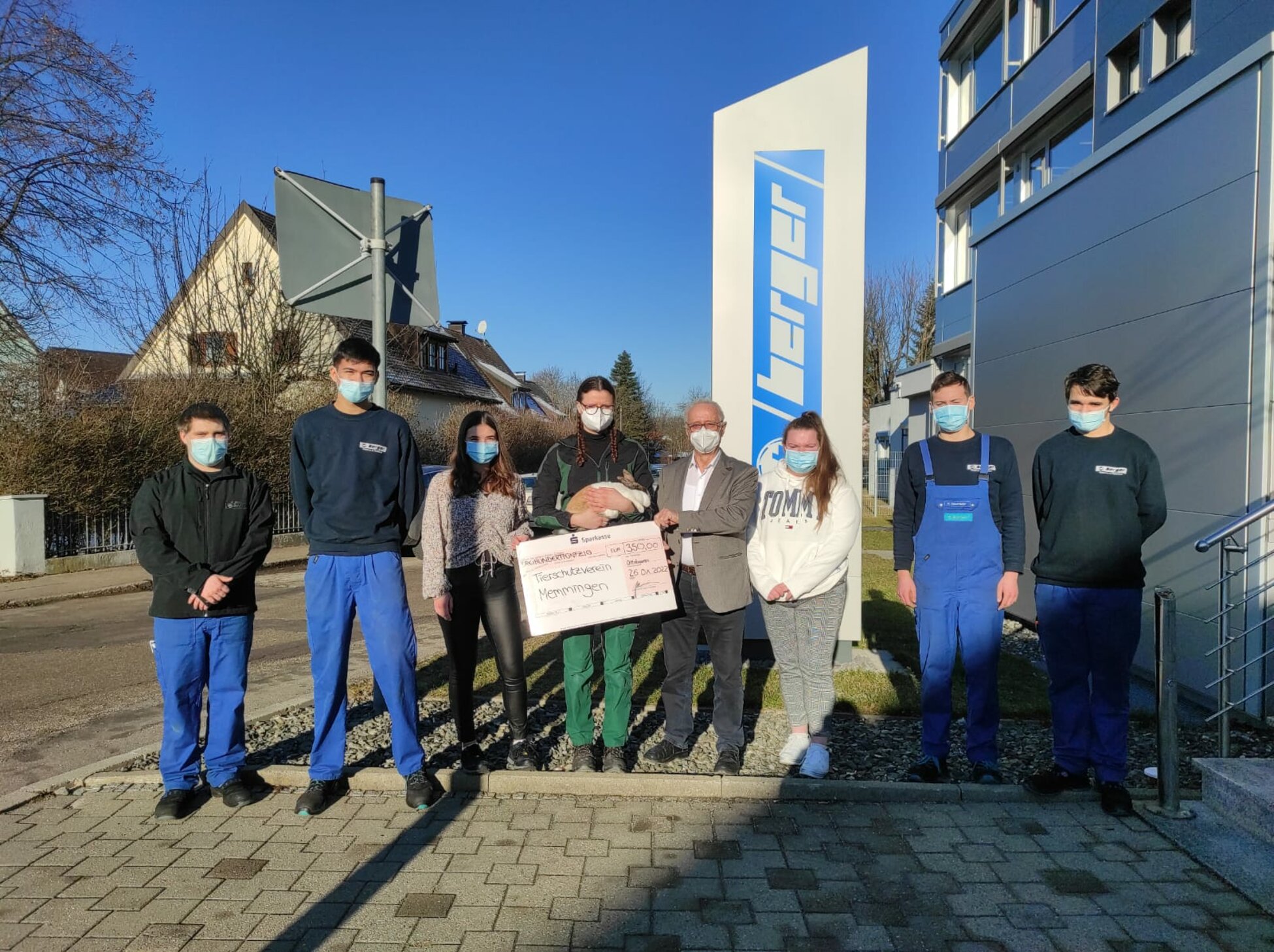 v.l.n.r.: Max Voigt, Jonathan Maurus, Leonie Hoch, Cathryn Cyrus, Wolfgang Courage, Leonie Schäffler, Felix Kling und Andreas Chudalla.