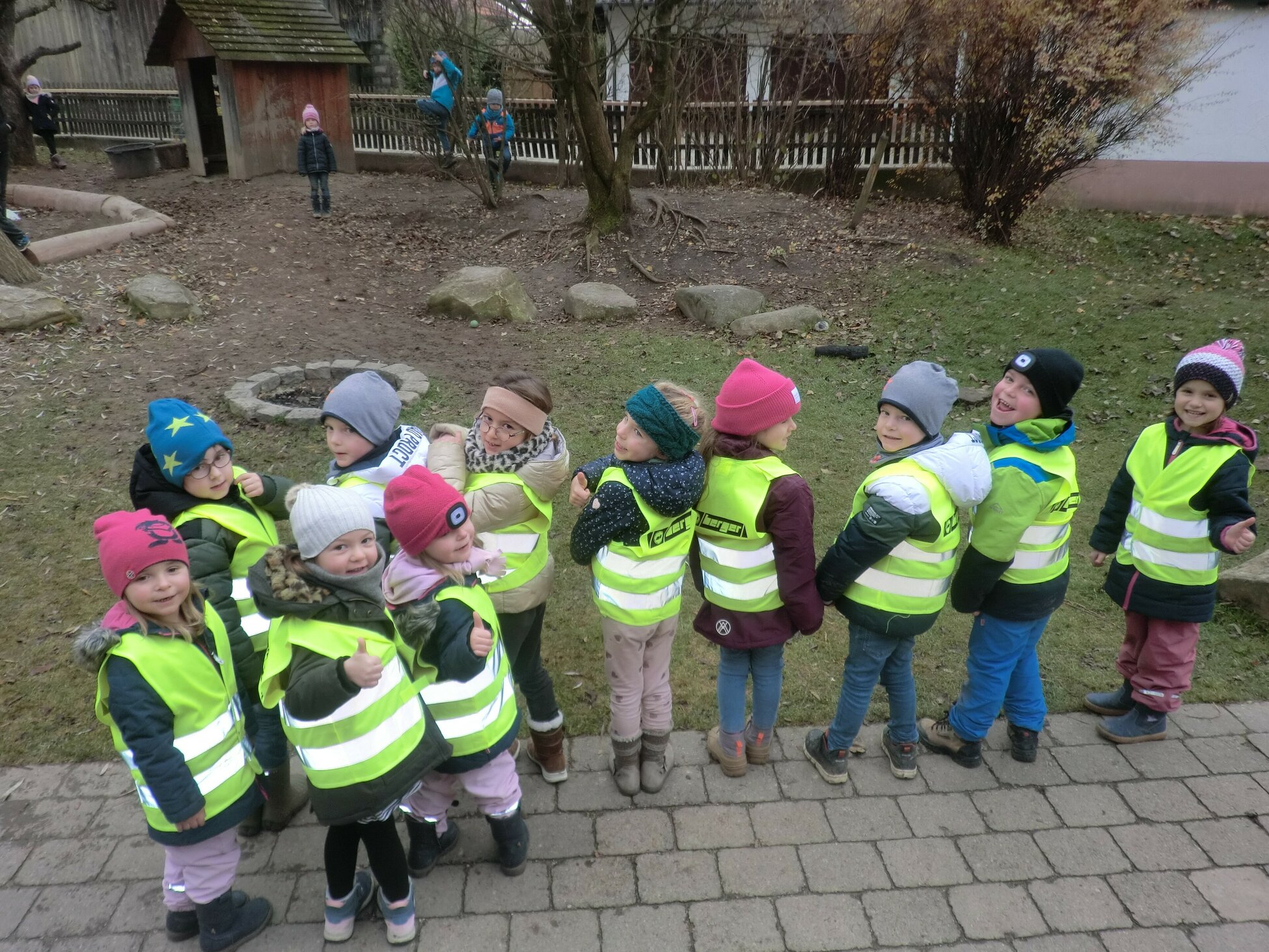 Berger spendet Warnwesten für den Kindergarten Hawangen